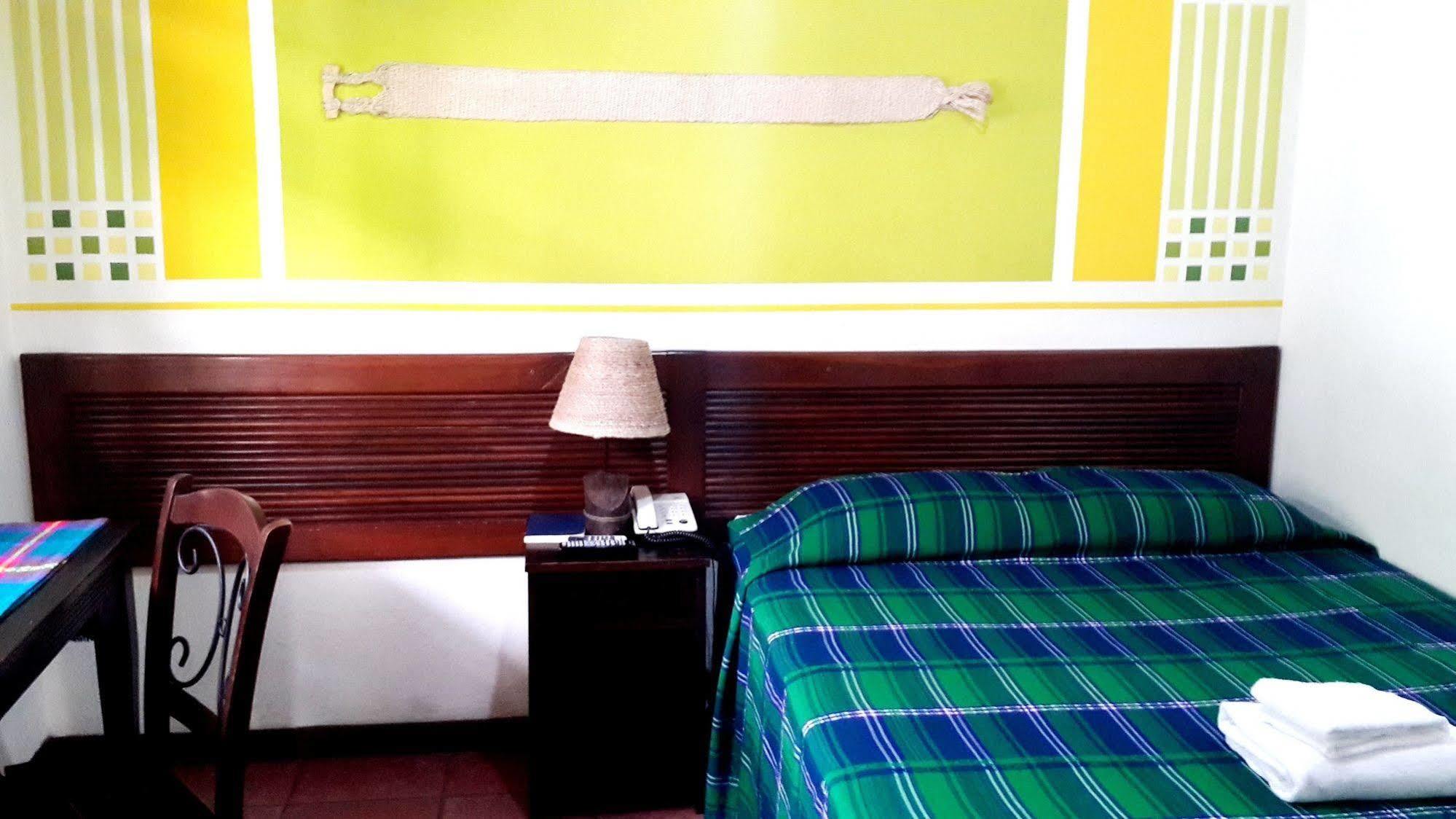 Hotel Arbol De Fuego サンサルバドル エクステリア 写真